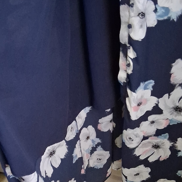 Reitmans Navy Floral Blouse - Picture 3 of 10